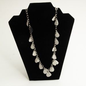 🌺 Bold Elements Shiny Silver Scale Necklace